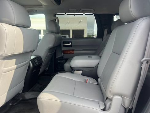 Used 2018 Toyota Sequoia Platinum AWD/4WD image 4