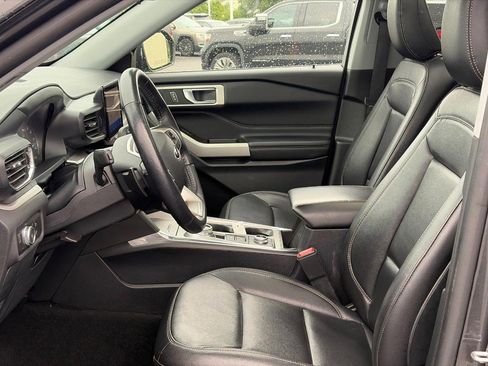 Used 2020 Ford Explorer XLT w/ Equipment Group 202A AWD/4WD image 19
