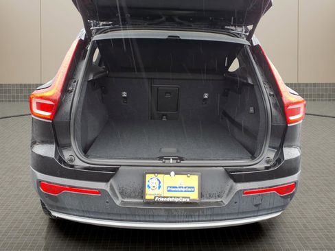 Used 2020 Volvo XC40 T5 Momentum w/ Protection Package Premier image 9