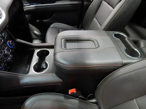 Used 2024 Chevrolet Suburban RST w/ Luxury Package image 19