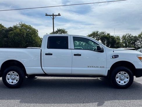 Used 2017 Nissan Titan S AWD/4WD image 6