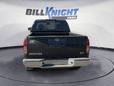 Used 2016 Nissan Frontier SV image 4
