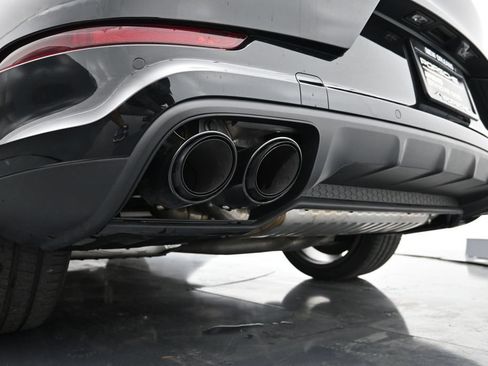 Certified 2023 Porsche Cayenne Turbo S AWD/4WD image 22