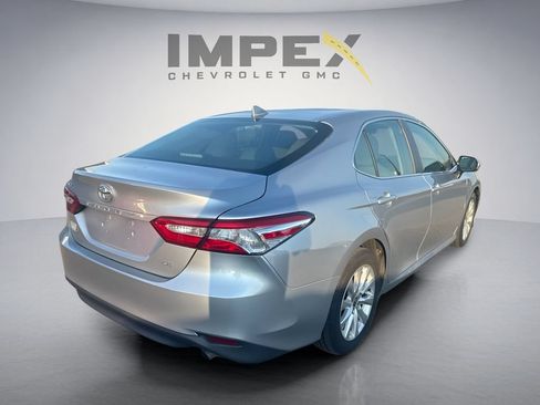 Used 2020 Toyota Camry LE FWD image 5