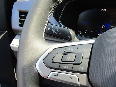 New 2024 Volkswagen Taos SE image 29