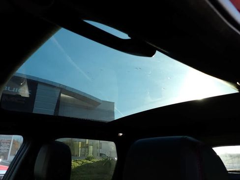 Used 2023 Land Rover Discovery Sport SE R-Dynamic image 12