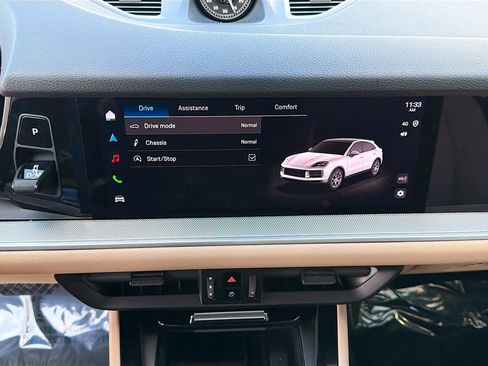 Used 2025 Porsche Cayenne Coupe image 30