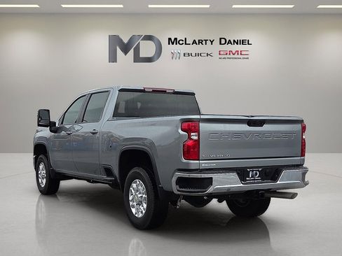 Used 2024 Chevrolet Silverado 2500 LT image 4