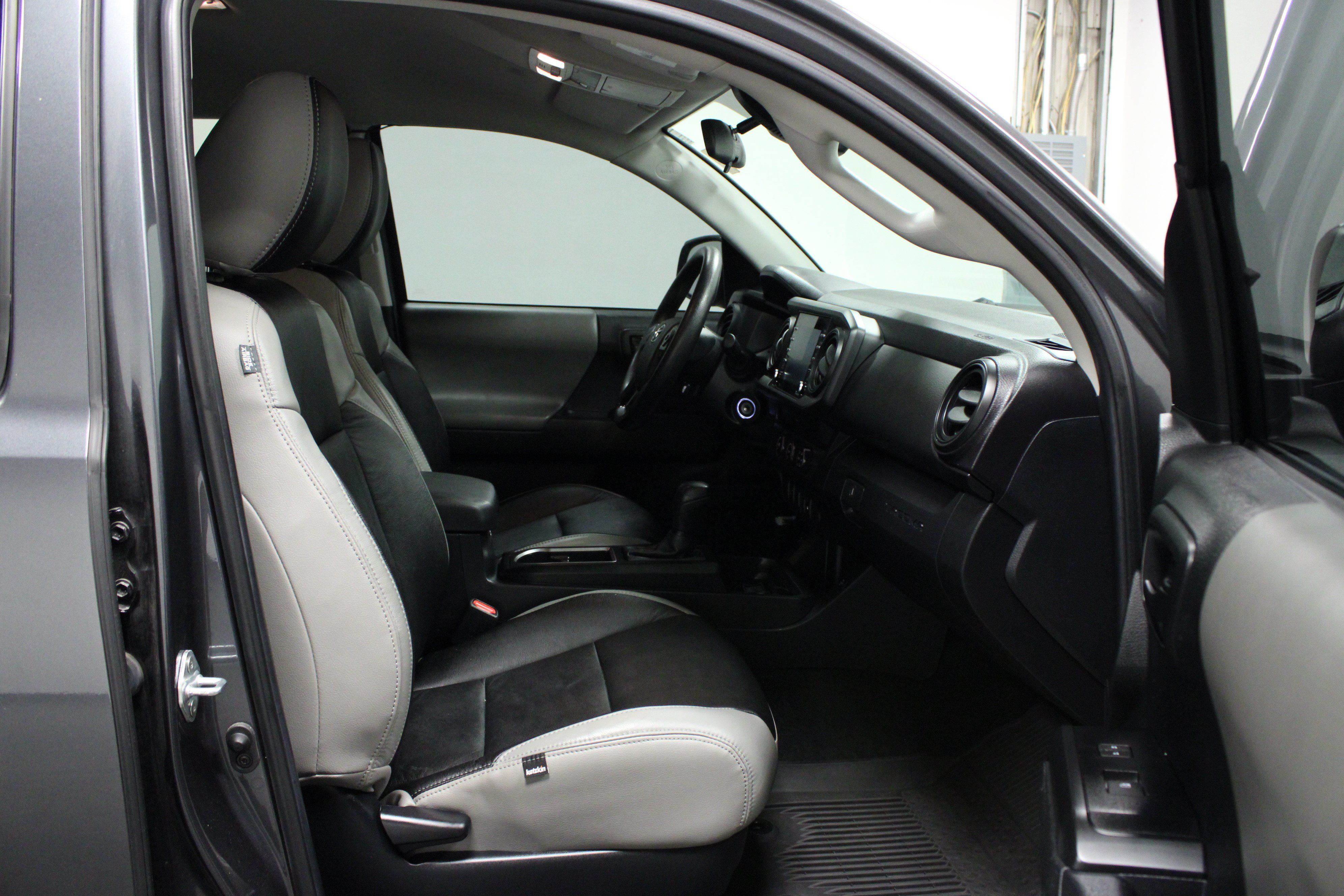 Used 2023 Toyota Tacoma SR RWD image 16
