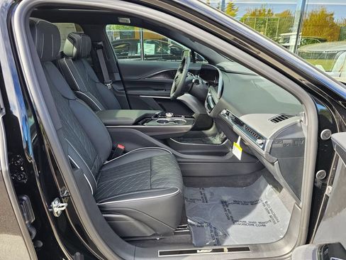 New 2026 Cadillac Lyriq V AWD/4WD image 11