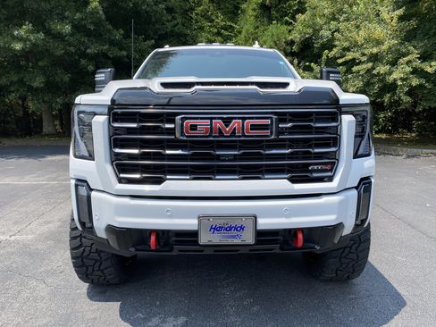 Used 2024 GMC Sierra 2500 AT4 w/ Technology Package AWD/4WD image 3