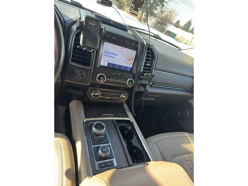 Used 2021 Ford Expedition Limited image 3