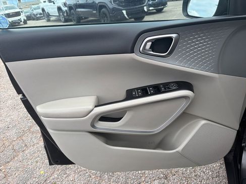 Used 2020 Kia Soul LX image 12