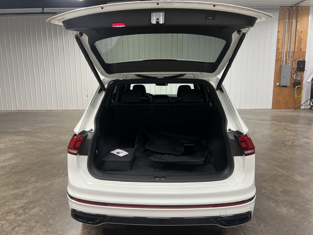 Used 2024 Volkswagen Tiguan SE R-Line AWD/4WD image 12