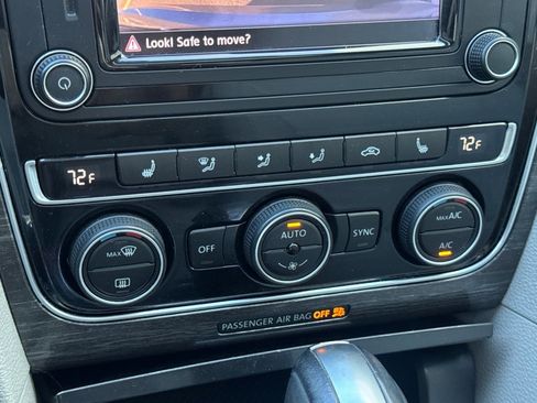 Used 2017 Volkswagen Passat 1.8T SE w/ SE Lighting Package image 18