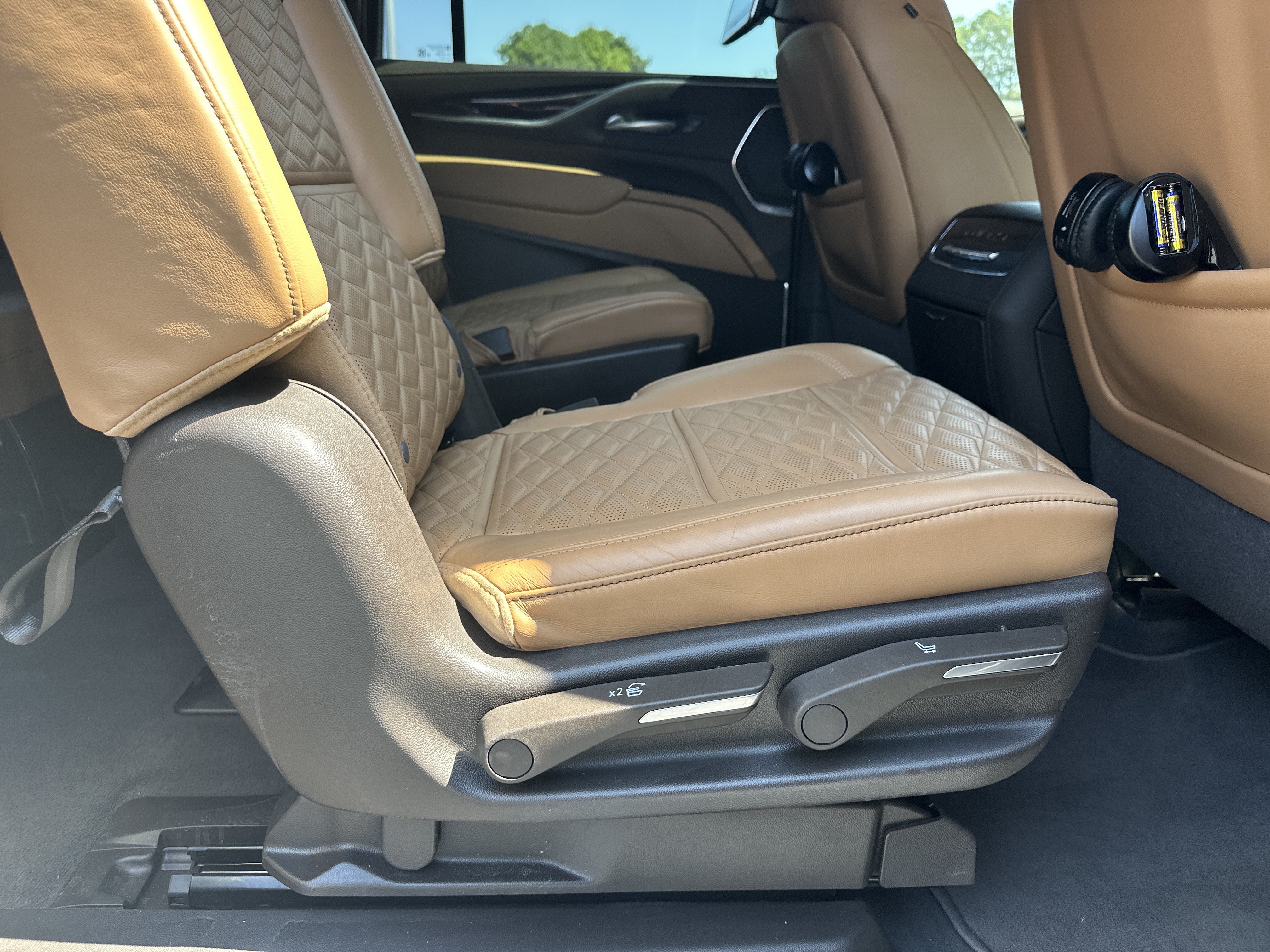 Used 2022 Cadillac Escalade ESV Premium Luxury AWD/4WD image 17