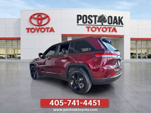 Used 2025 Jeep Grand Cherokee Limited w/ Black Appearance Package AWD/4WD image 3