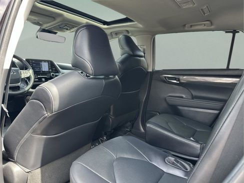 Used 2022 Toyota Highlander Limited image 18
