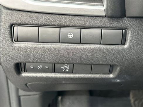 Used 2023 Nissan Rogue SV image 29