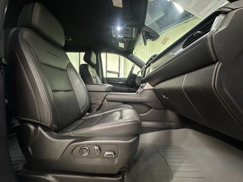 Used 2022 GMC Yukon XL Denali AWD/4WD image 25