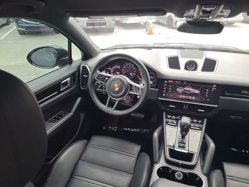 Used 2022 Porsche Cayenne Coupe image 7