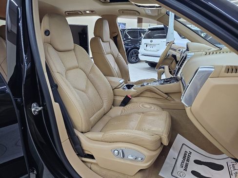 Used 2014 Porsche Cayenne S w/ Comfort Plus Package image 19