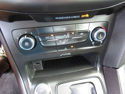 Used 2017 Ford Focus SE FWD image 17