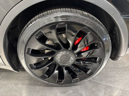 Used 2022 Tesla Model Y Performance AWD/4WD image 12