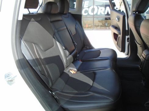 Used 2018 Jeep Compass Latitude w/ Popular Equipment Group FWD image 11