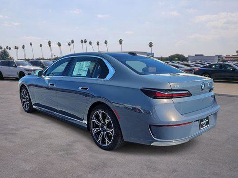 New 2025 BMW i7 eDrive50 w/ Premium Package image 7