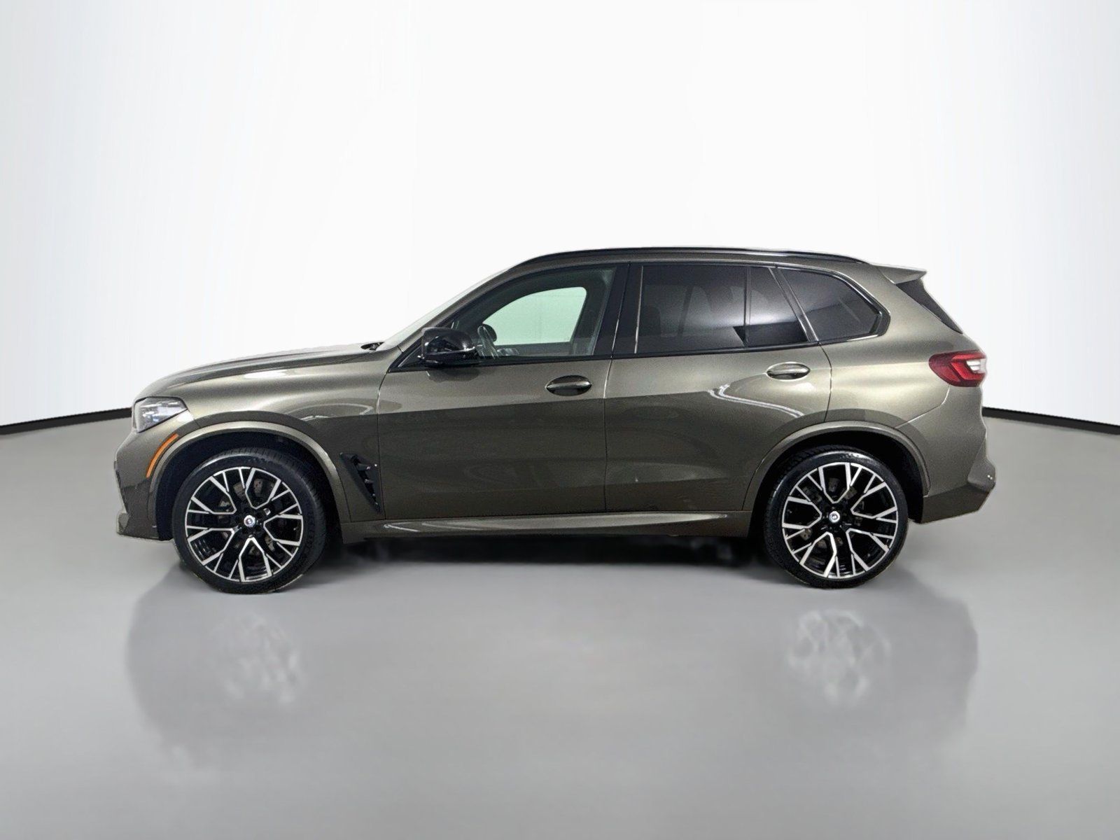 Used 2022 BMW X5 M w/ Competition Package 2 AWD/4WD image 2