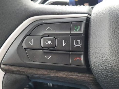 Used 2023 Jeep Grand Cherokee Limited image 20