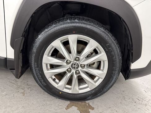 Used 2022 Toyota Corolla Cross LE w/ Moonroof Package AWD/4WD image 12