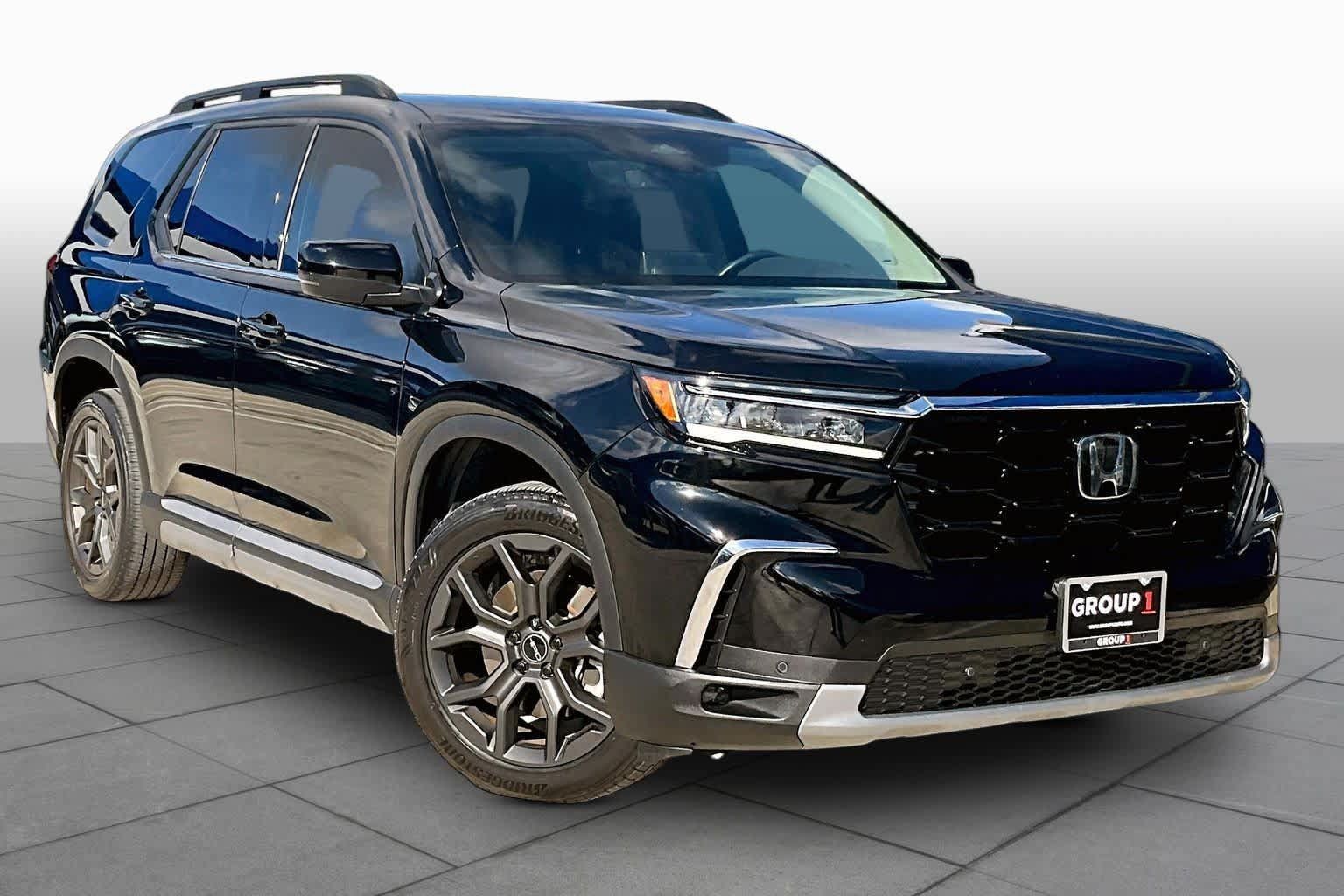 Used 2024 Honda Pilot Touring image 3