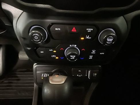 Used 2023 Jeep Renegade Latitude AWD/4WD image 22
