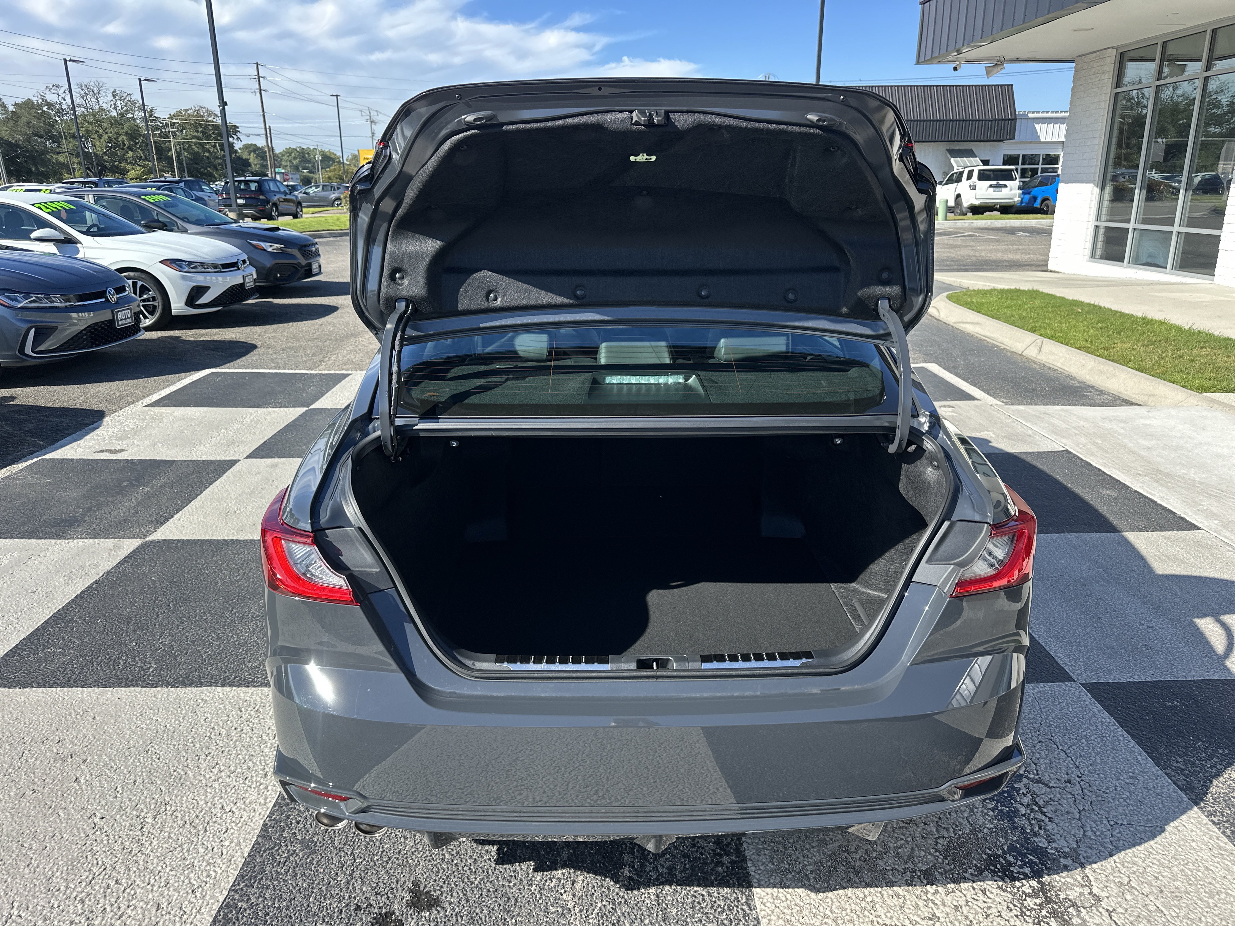 Used 2026 Toyota Camry Hybrid FWD image 5