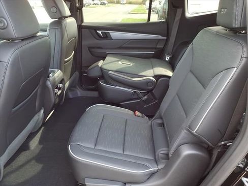 New 2026 Buick Enclave Sport Touring w/ Power Package image 7