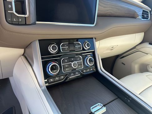 Used 2024 GMC Yukon Denali w/ Denali Reserve Package image 36