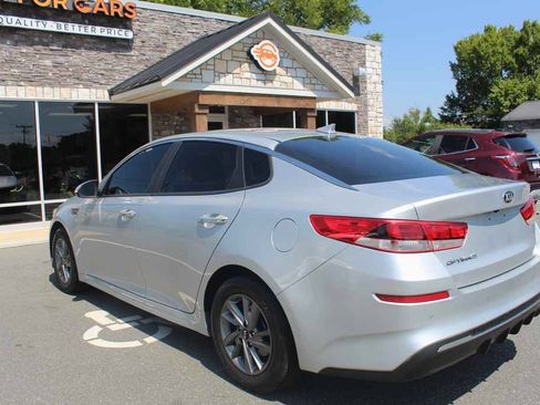 Used 2020 Kia Optima LX FWD image 9
