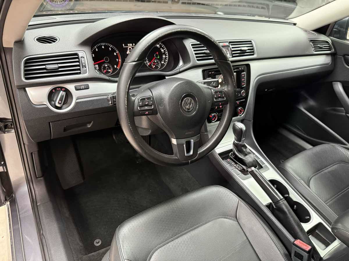 Used 2013 Volkswagen Passat 2.5 SE FWD image 9