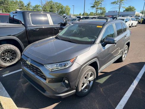 Used 2021 Toyota RAV4 XLE Premium AWD/4WD image 4