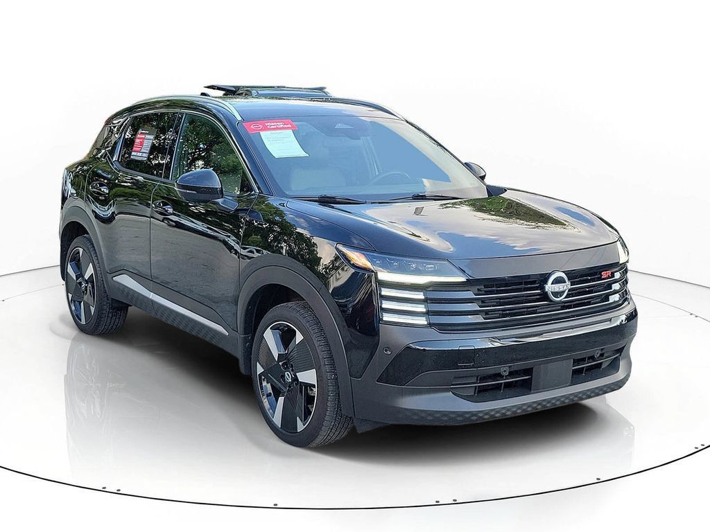 Certified 2025 Nissan Kicks SR FWD image 3