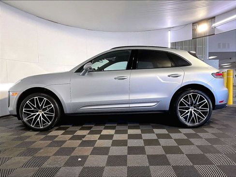 Certified 2023 Porsche Macan AWD/4WD image 2