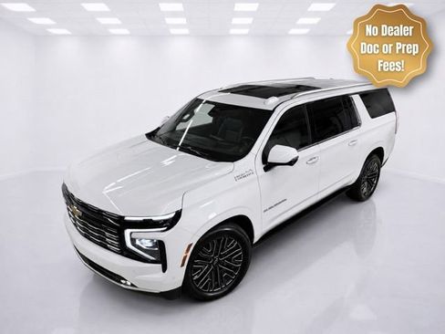 Used 2026 Chevrolet Suburban High Country AWD/4WD image 2