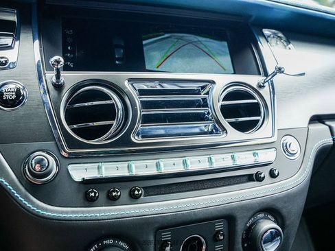 Used 2019 Rolls-Royce Wraith RWD image 32