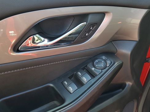 Used 2023 Chevrolet Traverse LT image 21