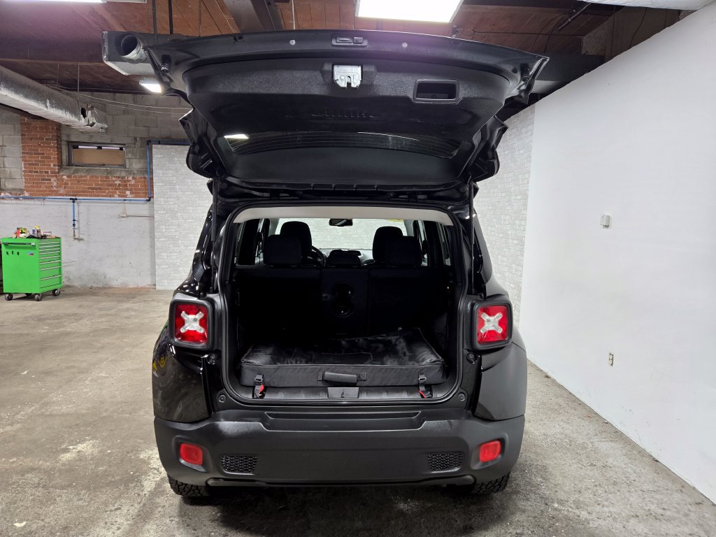 Used 2016 Jeep Renegade Latitude AWD/4WD image 40