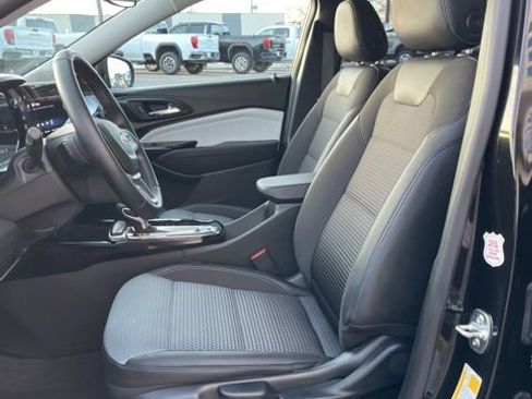 Used 2025 Chevrolet Trax LT w/ LT Convenience Package image 26