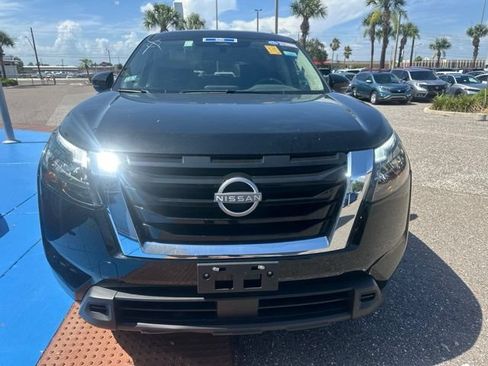 Used 2025 Nissan Pathfinder SV FWD image 4