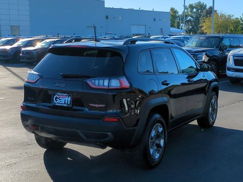 Used 2019 Jeep Cherokee Trailhawk image 3
